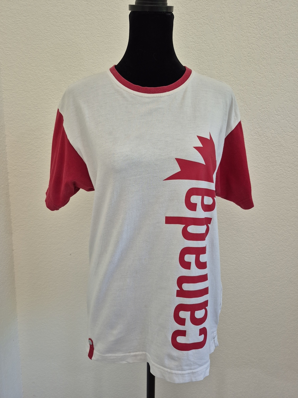 Canada Graphic Crewneck T-Shirt in White and Red